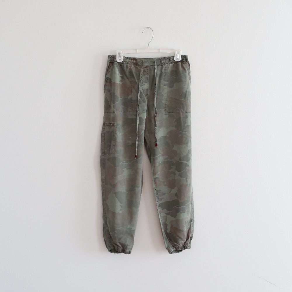 Anthropologie Camo Pants/Joggers Small